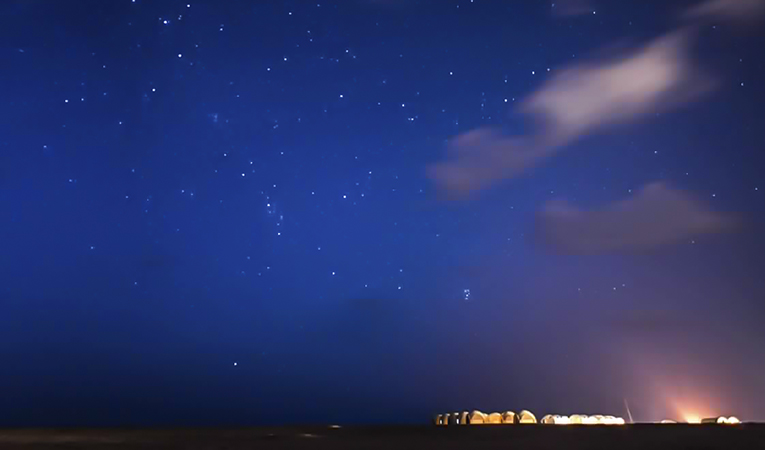 يكشف مركز مرسى علم الفلكي عن أسرار سماء الصحراء ليلاً Photo